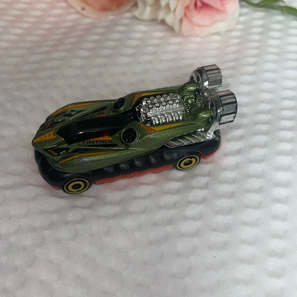 2014 HOT WHEELS HOVER STORM SHARK CONTROL METAL FLAKE GREEN 2 5/8